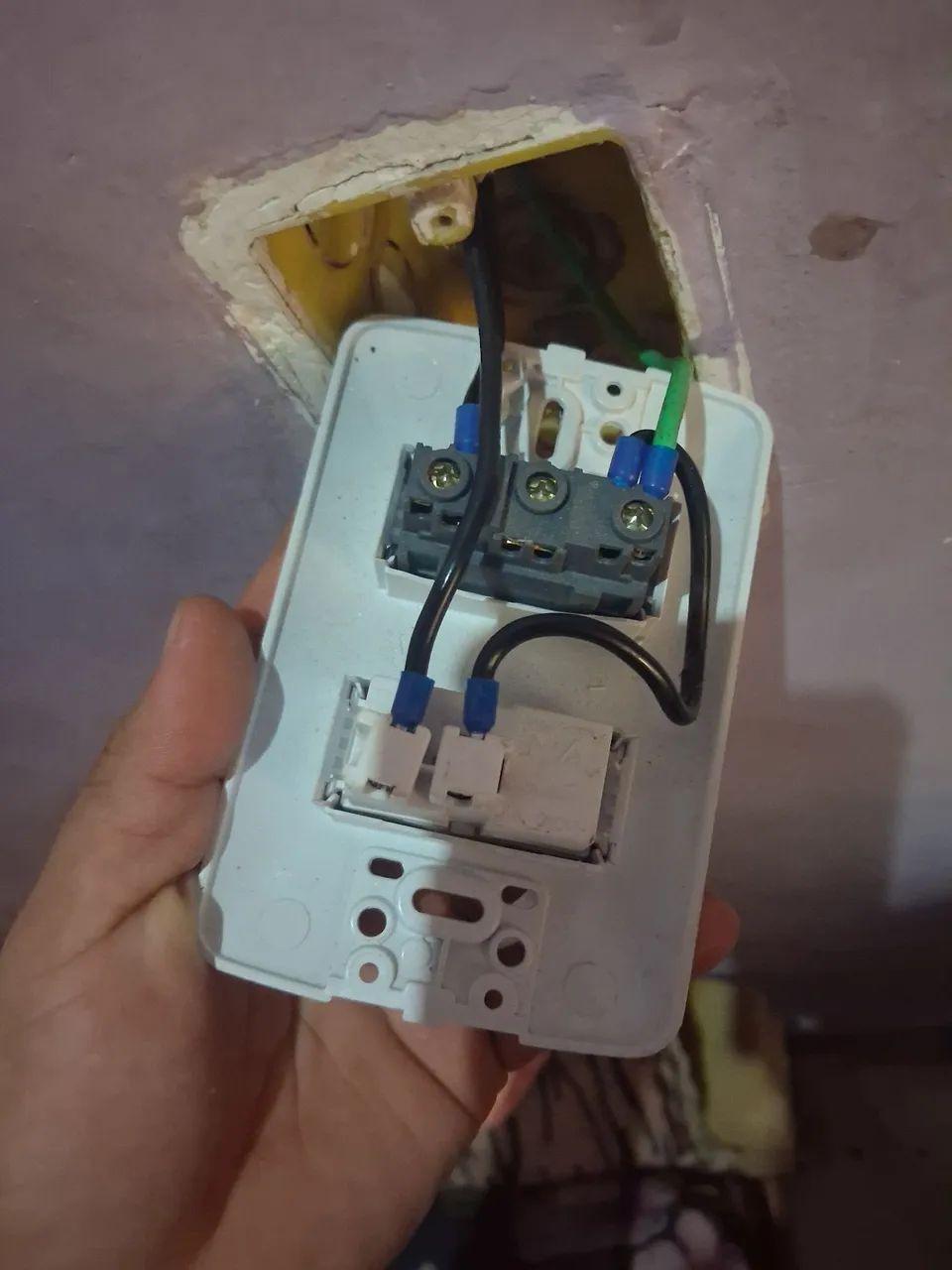 Serviço elétricos e manutenção geral 