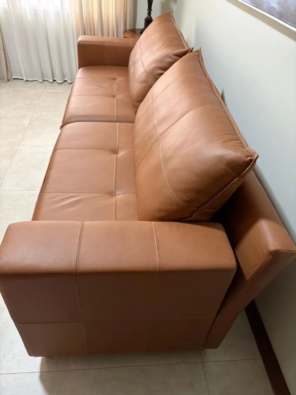 Sofá de couro legítimo caramelo 4 lugares bipartido para sala de estar - Foto 2
