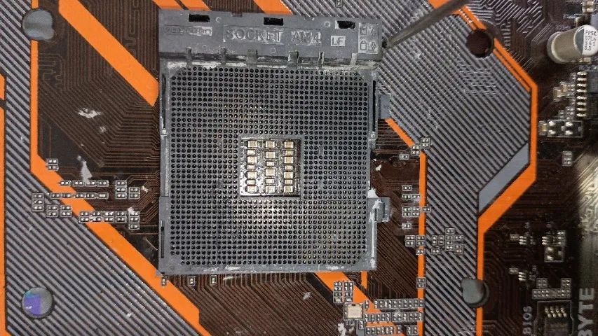 Placa-mãe Gigabyte B450M Aorus Elite COM DEFEITO - Foto 5