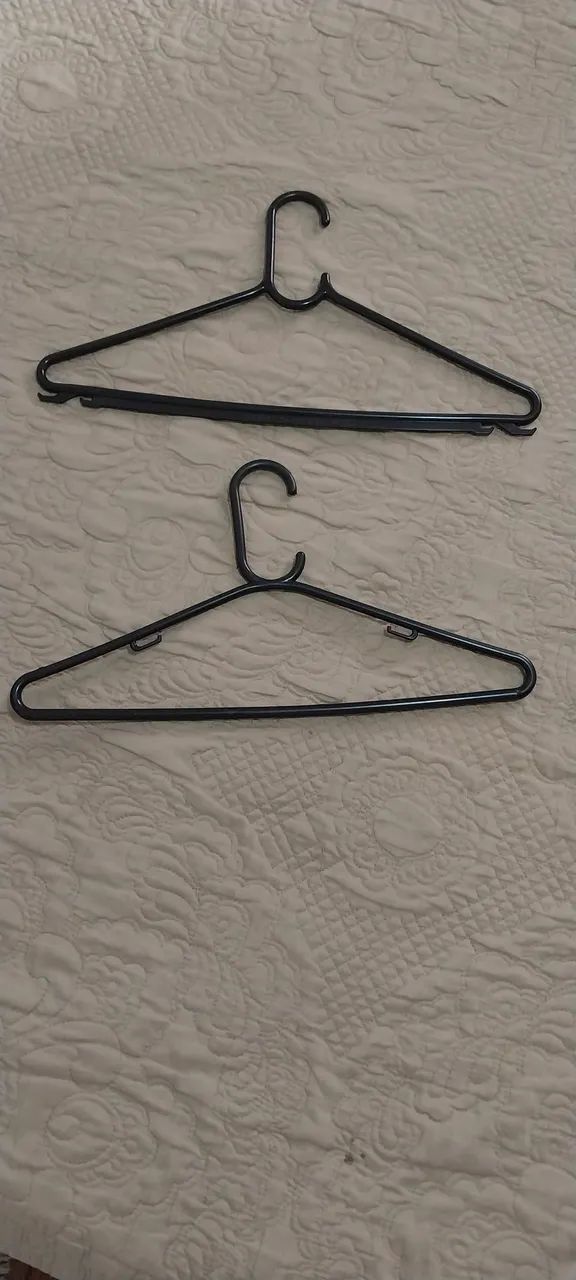 120 cabides pretos