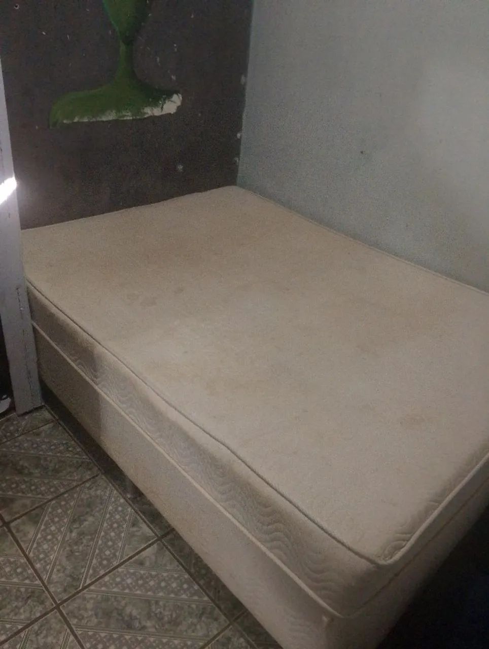 Cama para vender logo.