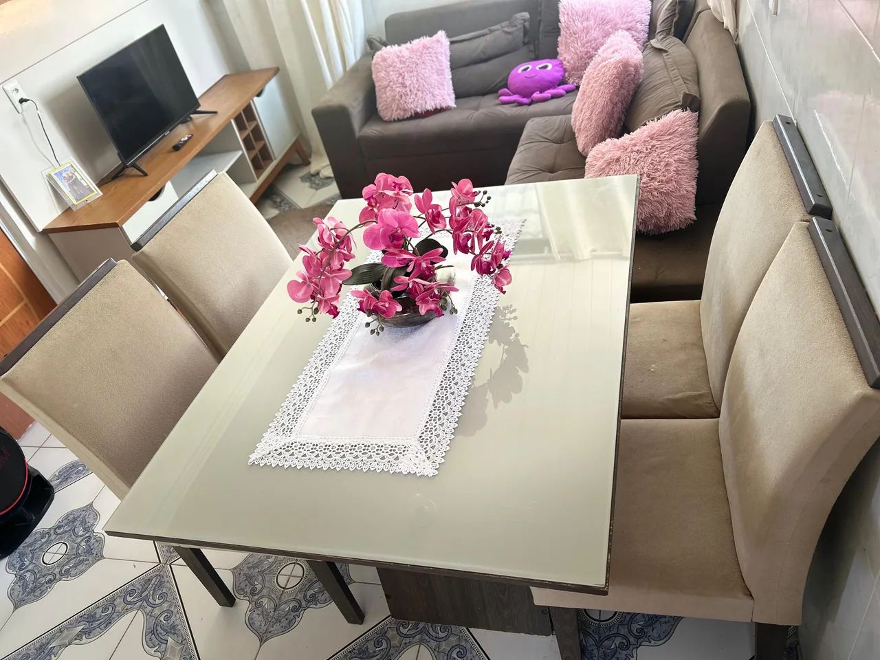 Glass-Top Table64994315786881122