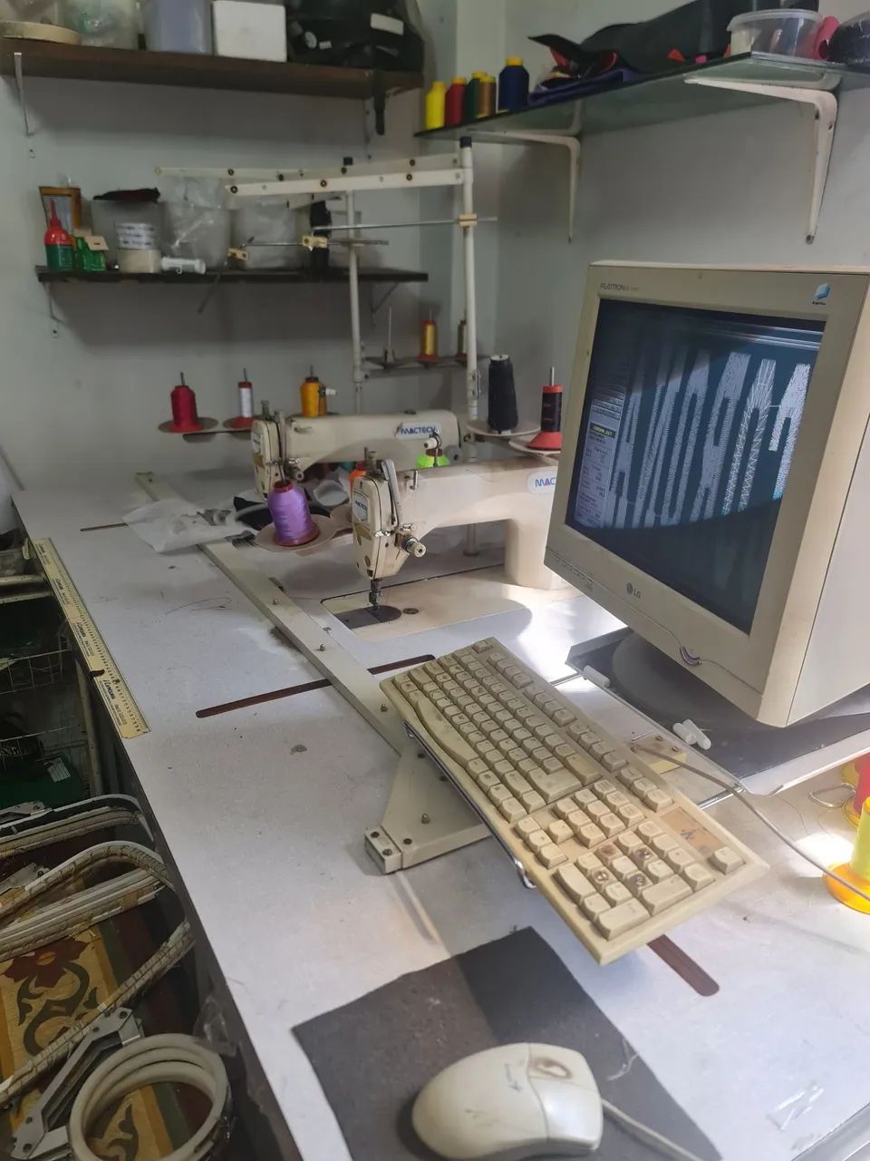 Máquina de bordar industrial - Foto 3