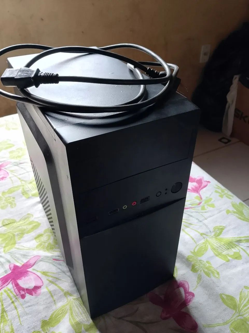 Vendo CPU, semi nova com nota fiscal