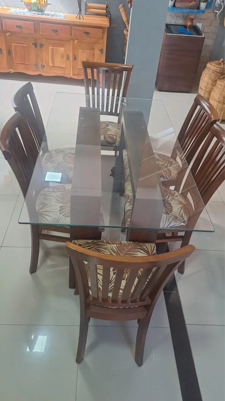 Mesa com 6 cadeiras 