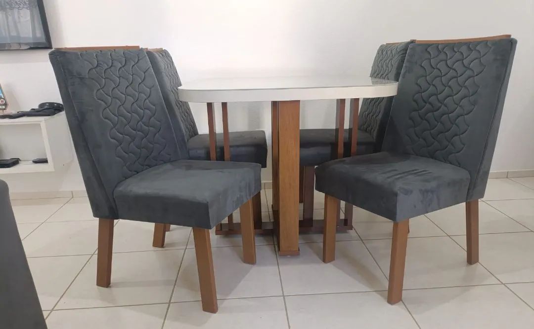 Mesa de jantar Lorena com 4 cadeiras 100% MDF 