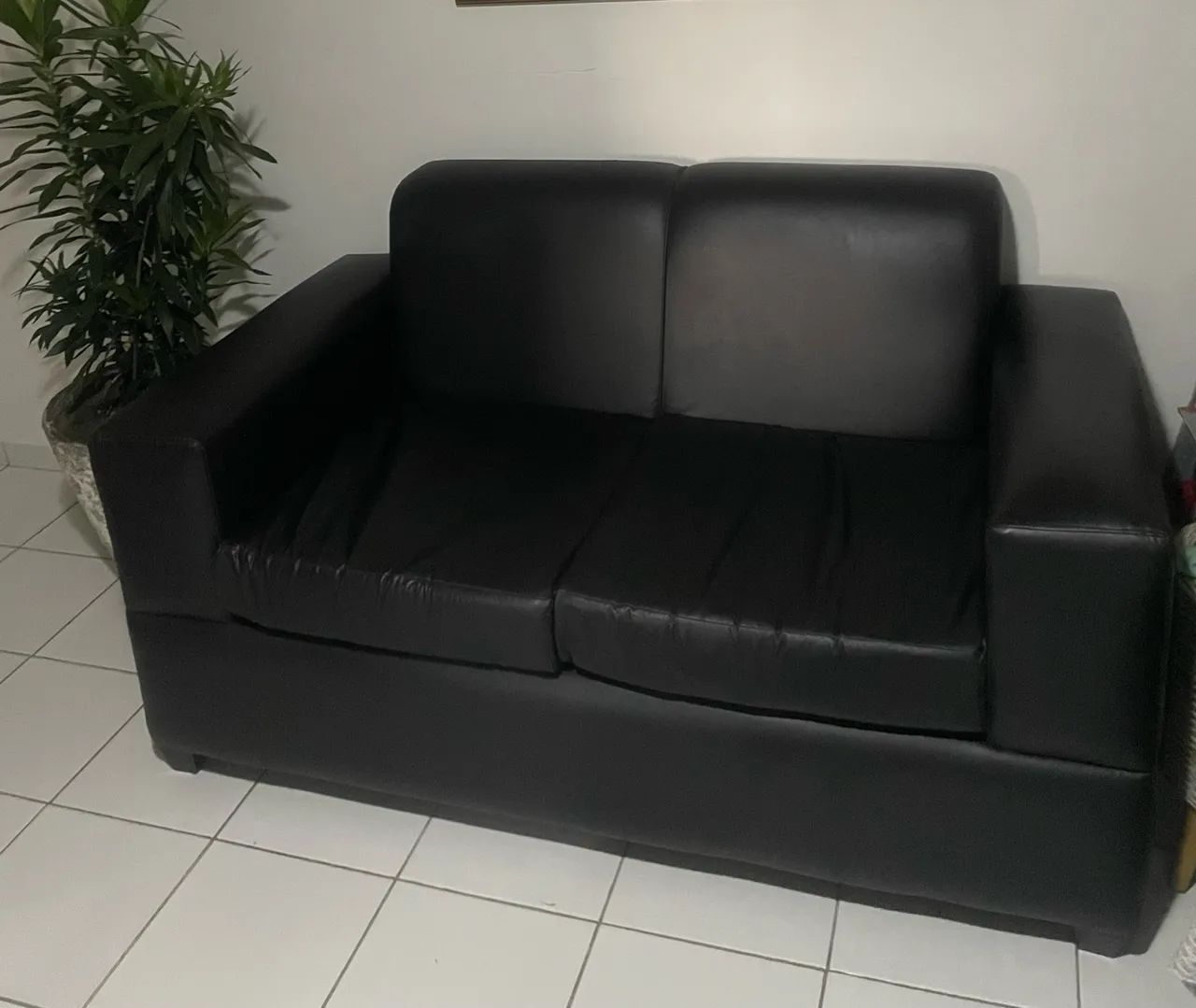 Sofá de couro 2 lugares 