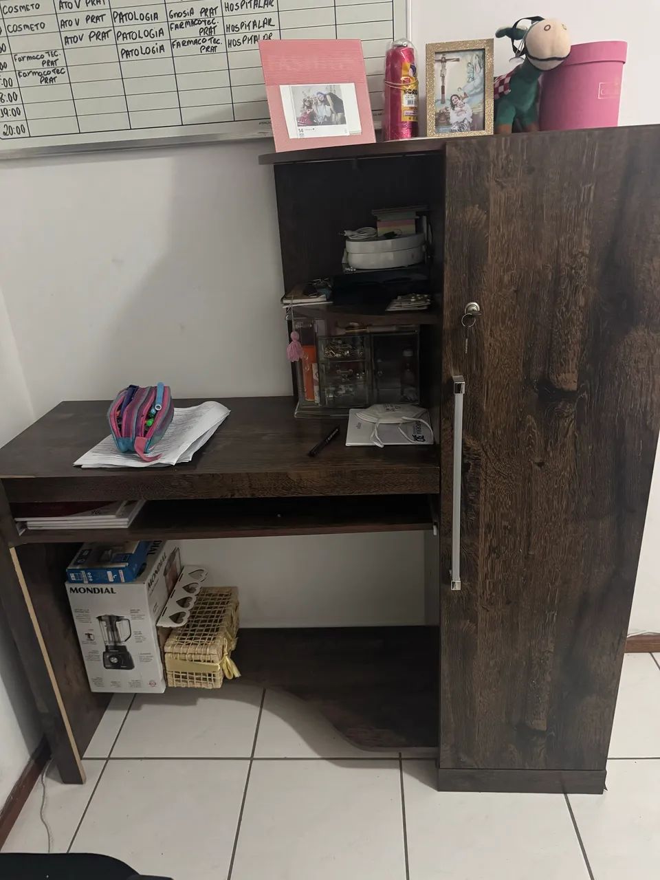Escrivaninha com porta e chave  - Foto 3