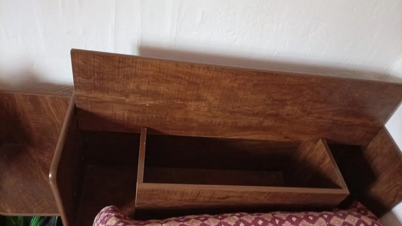 Cama de madeira com baú e cama embaixo  - Foto 3