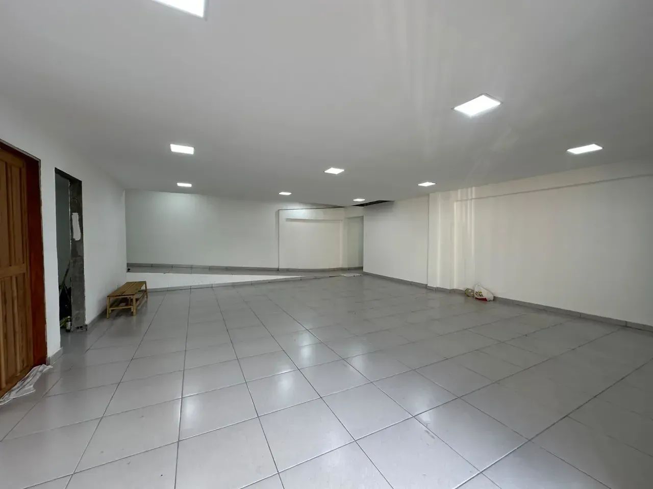 ALUGO Prédio Vieiralves com estacionamento 9 2  9 9 4 6 4 - 5 4 8 7