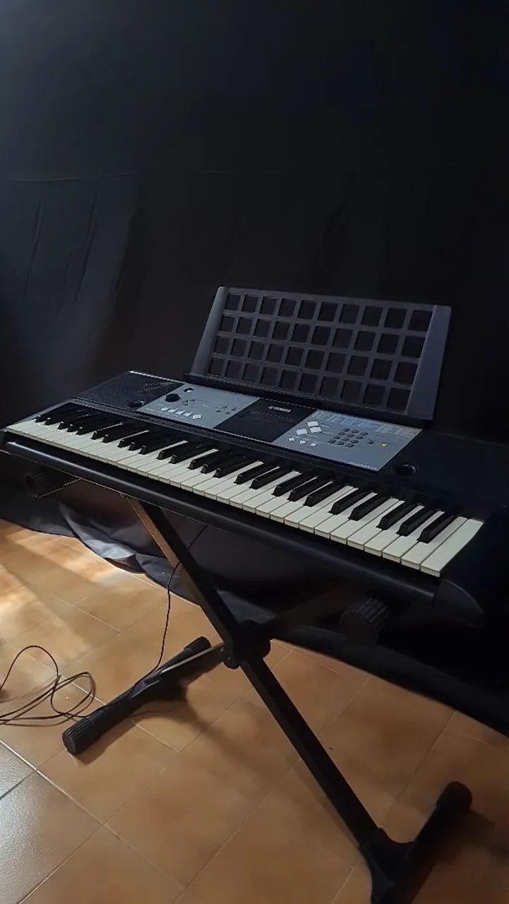 Teclado Yamaha PSR-E233 - Foto 2