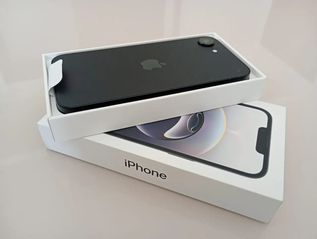 iPhone 16e  - Foto 2