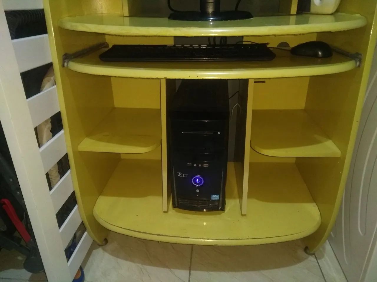 VENDE computador completo com escrivaninha  - Foto 3