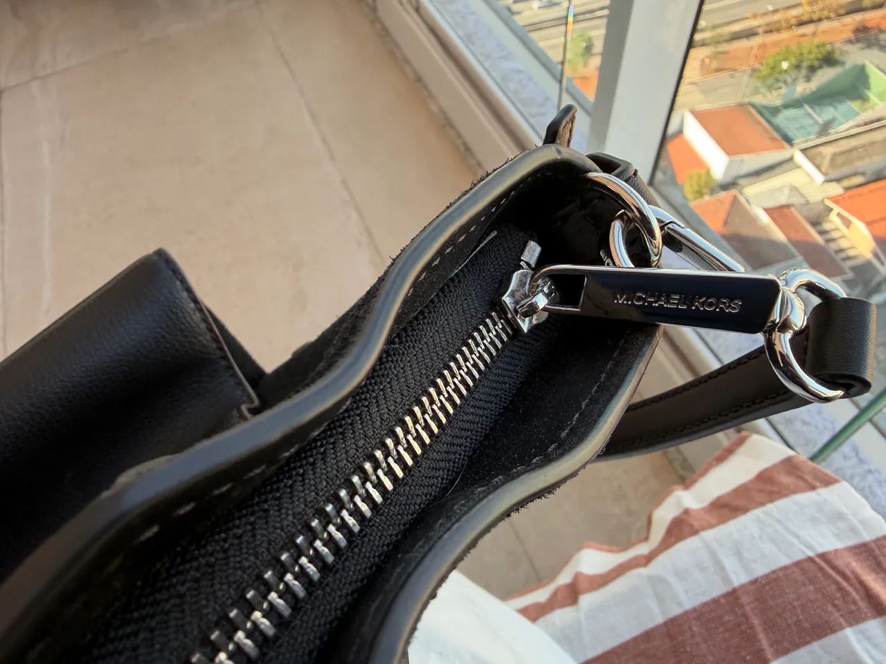 Bolsa Preta Nova - Michael Kors - Foto 2
