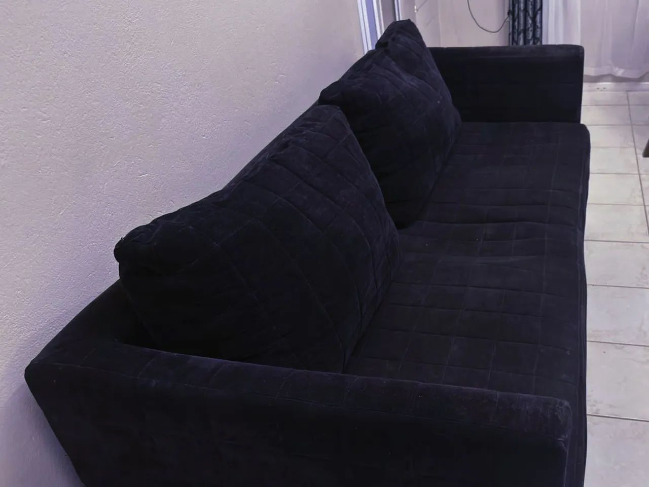 Vendo sofá preto veludo pés em inox