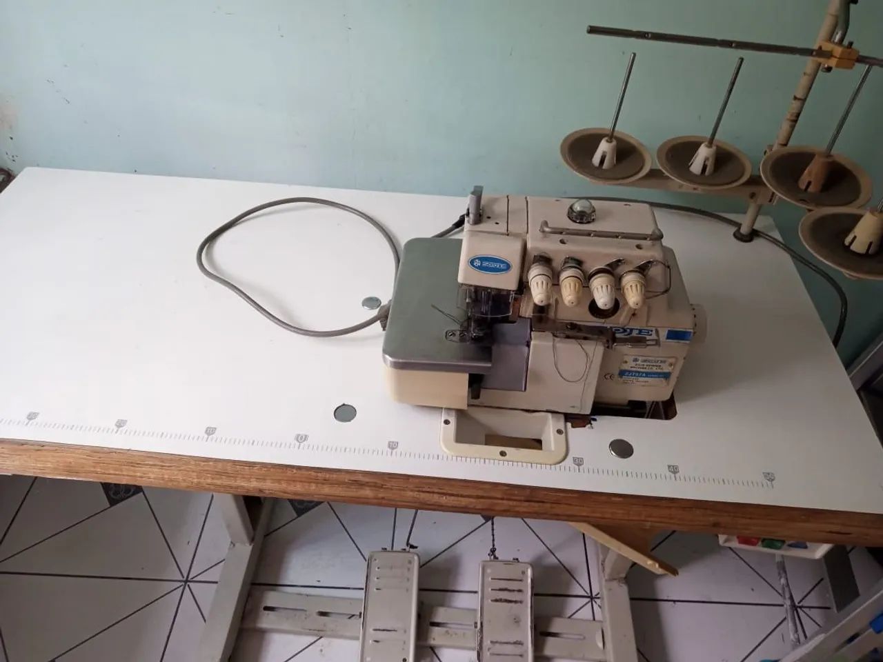 Maquina de Costura Zoje Overlock - Foto 3