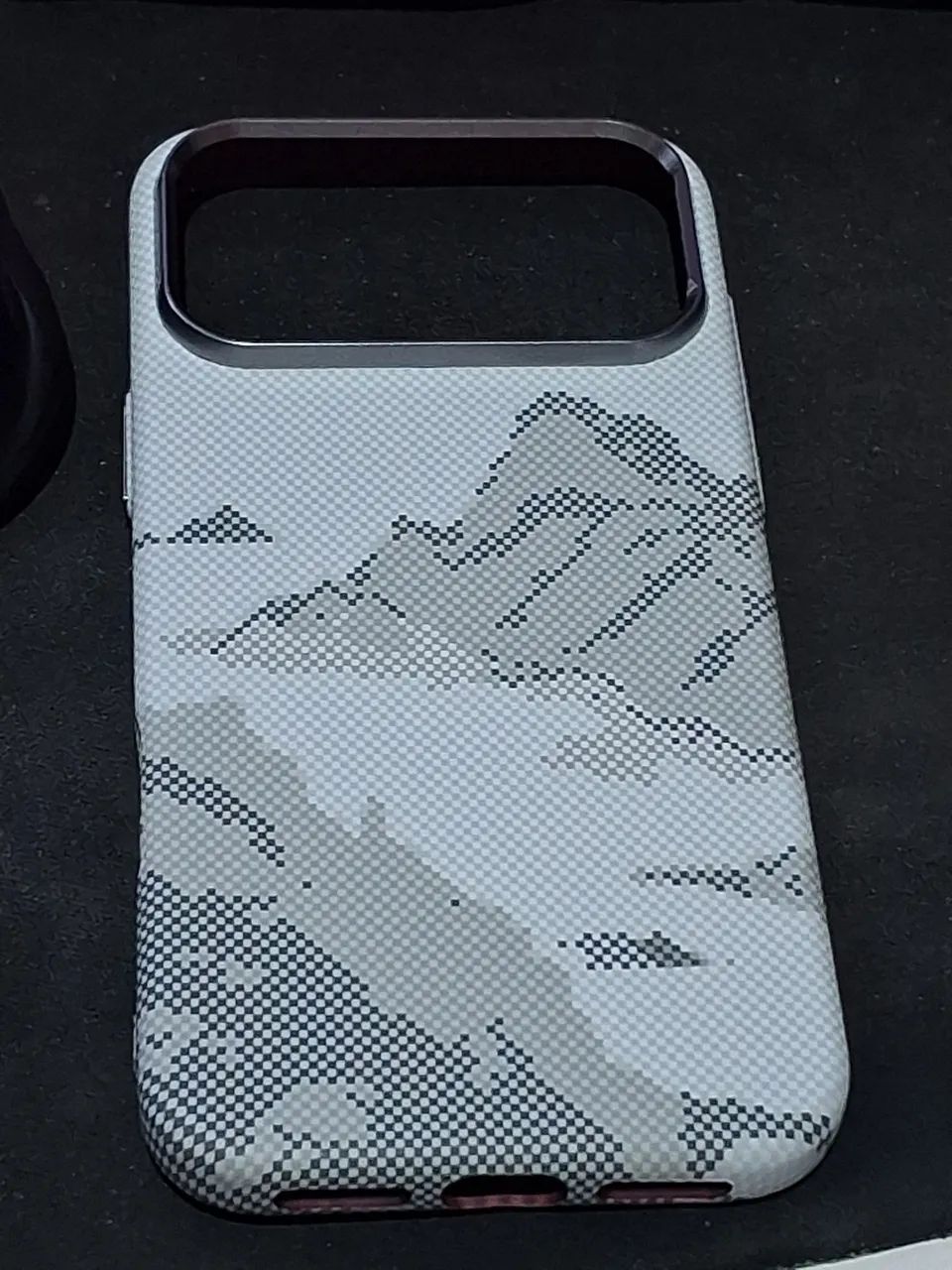 Vendo Capa de Carbono Para IPhone 17 Pro Max - Foto 3