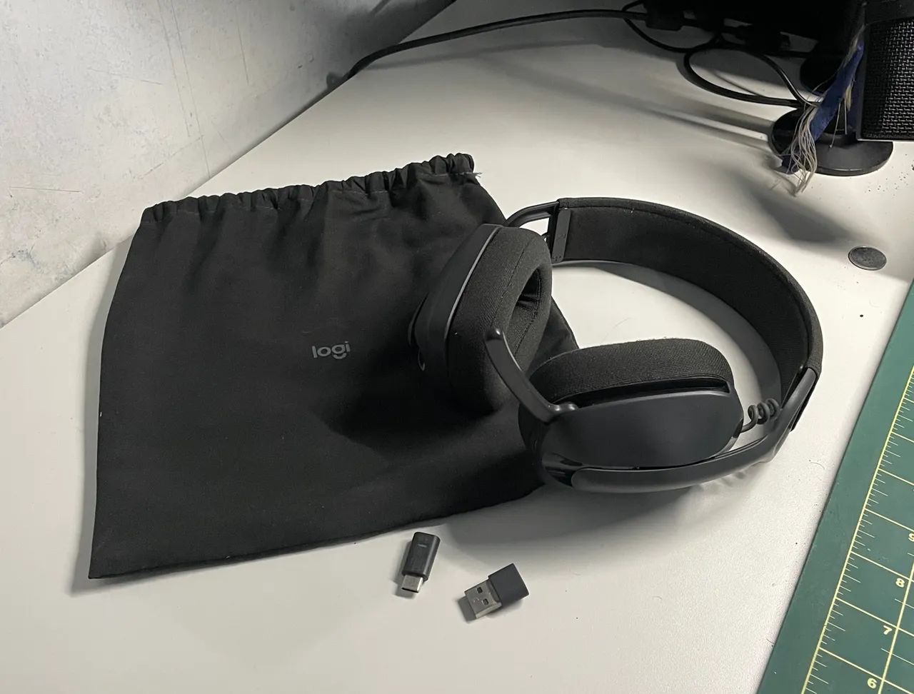 Headset Logitech Zone Vibe 100 Wireless e Bluetooth
