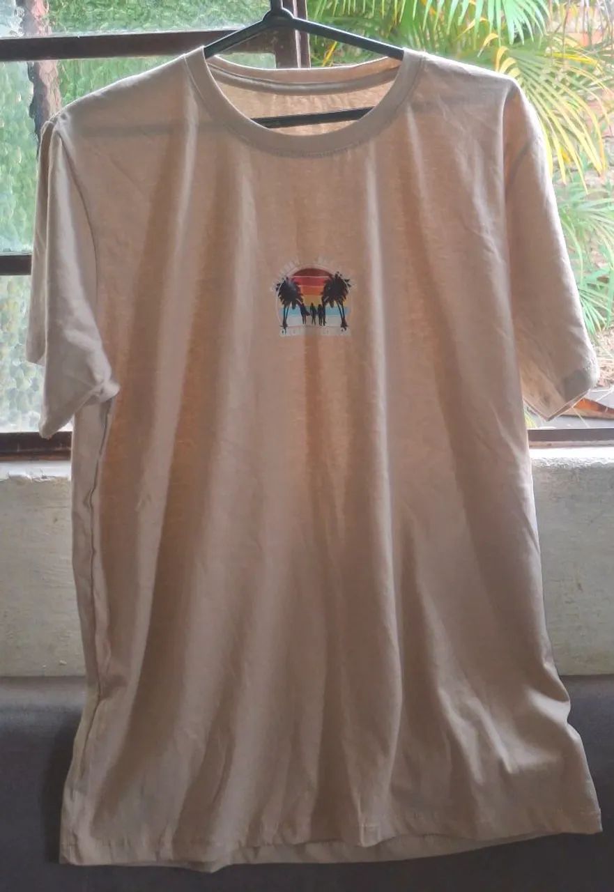 Camisa na cor bege estampada 