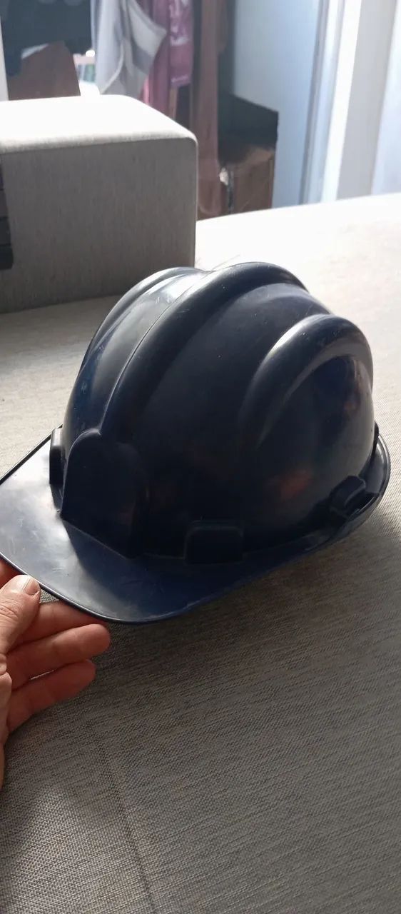 Capacete de obras pouquíssimo usado - Foto 3