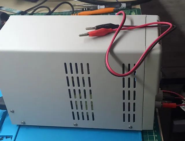 Fonte Assimétrica (bancada) Hikari 3205S 30V 5A Regulável - POUCO USADA - Foto 4