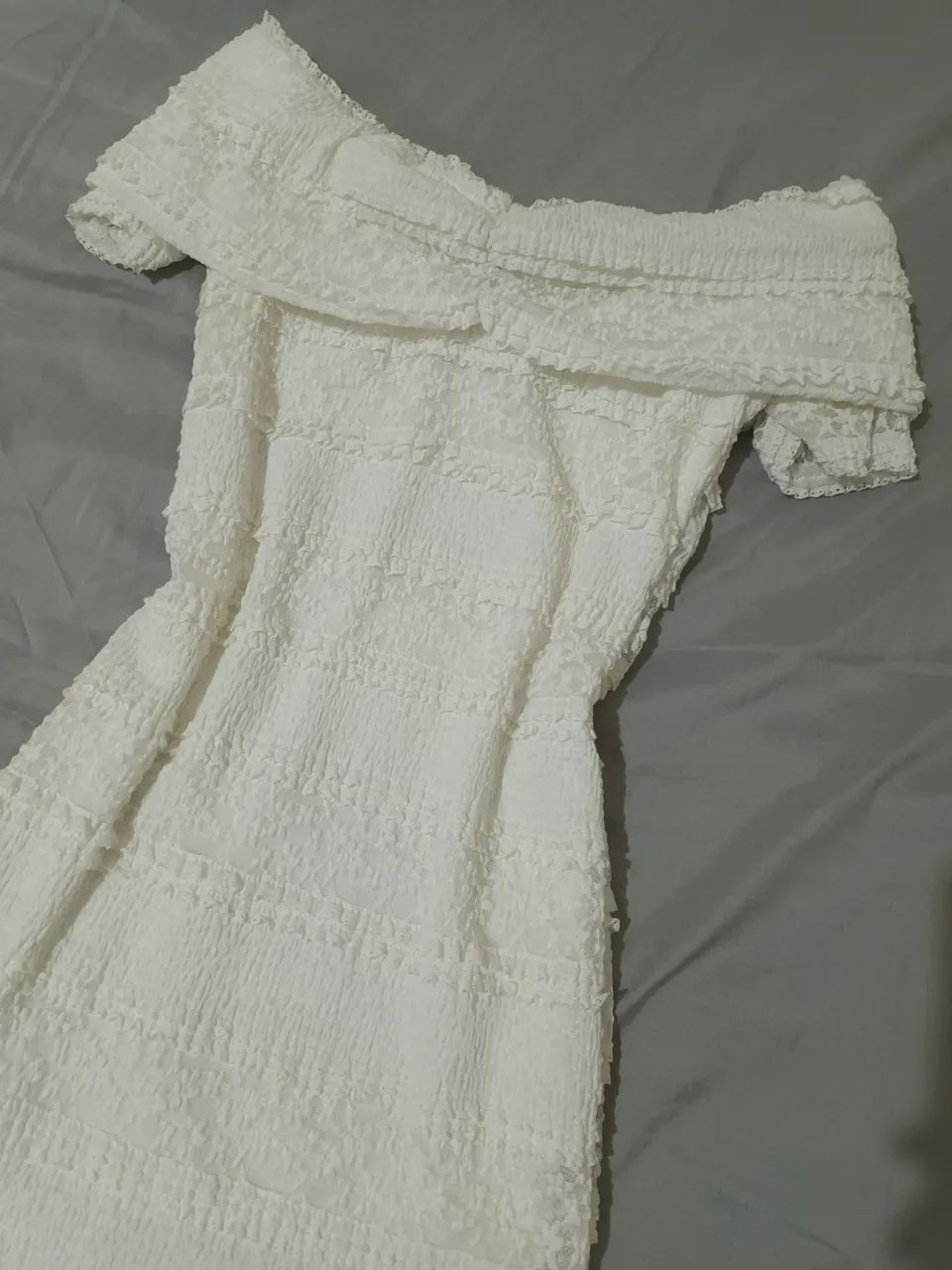Vestido de bico branco tam U estica bem