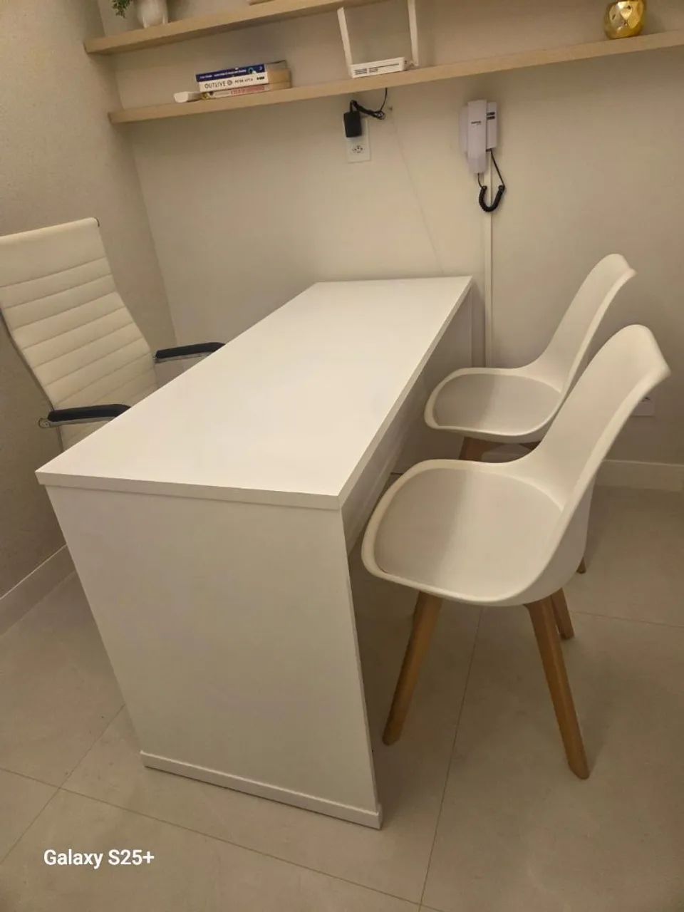 Mesa e jogo de cadeiras de escritório  - Foto 3