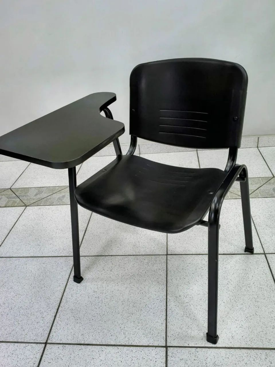 Kit 12 Cadeiras Universitária Plástica com Apoio Braço 