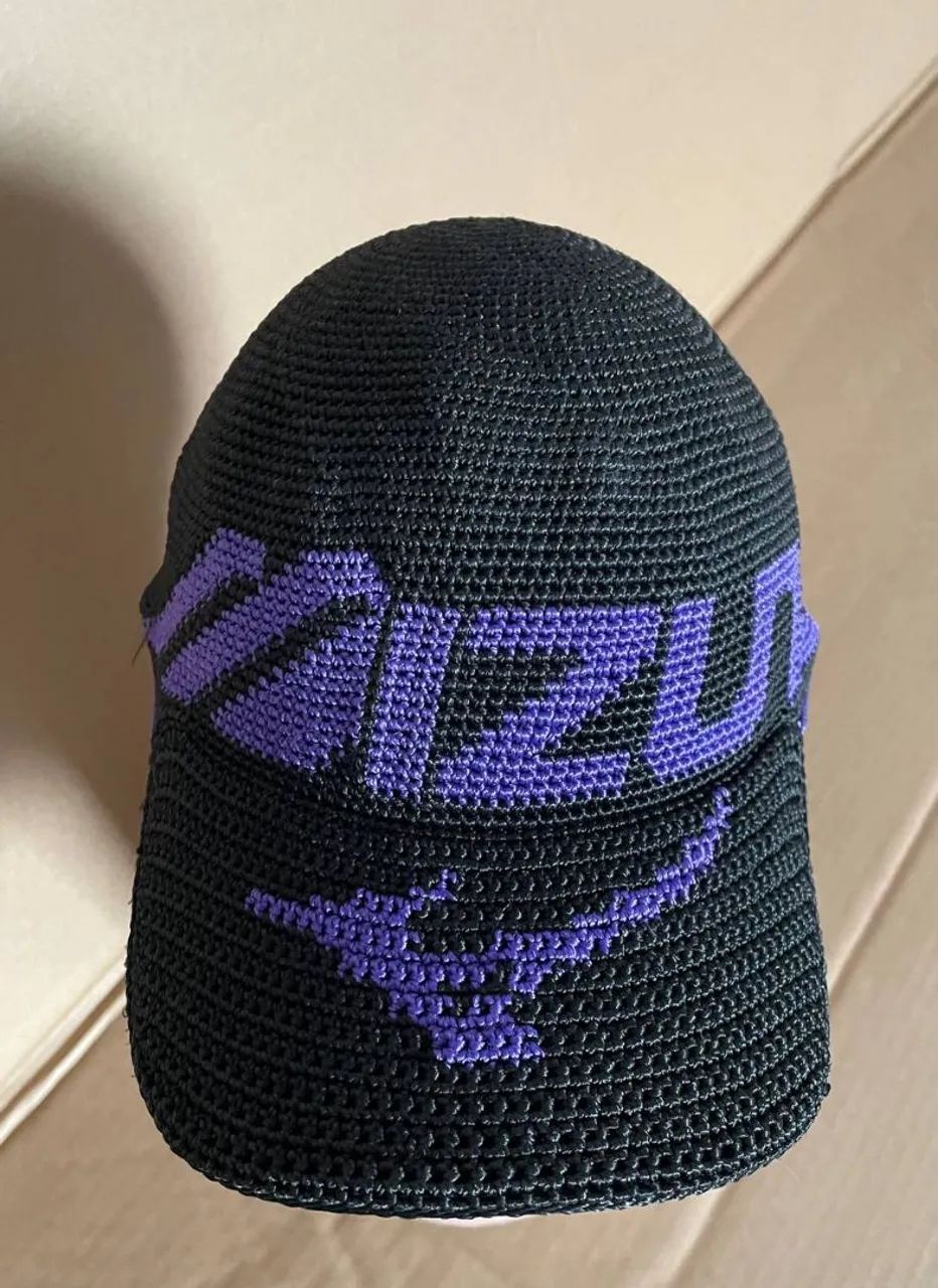 Boné de crochê Mizuno preto e roxo. - Foto 2