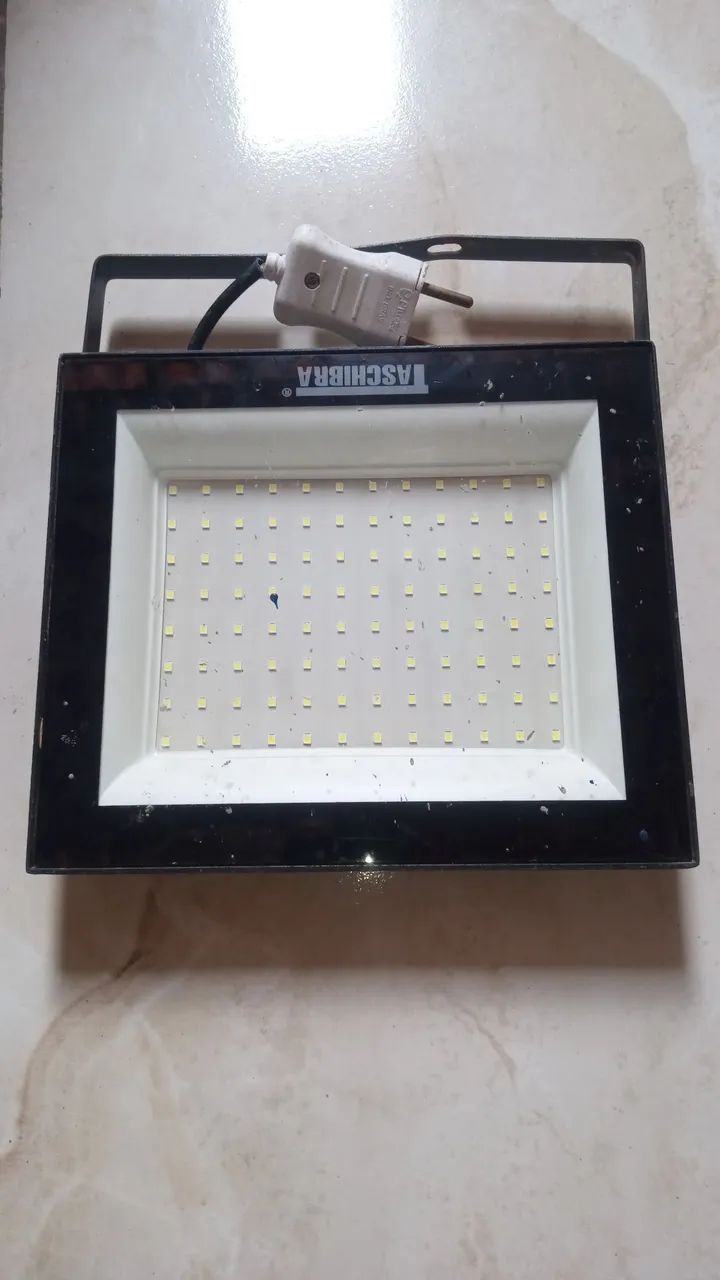 Vendo Refletor, funcionando perfeitamente!