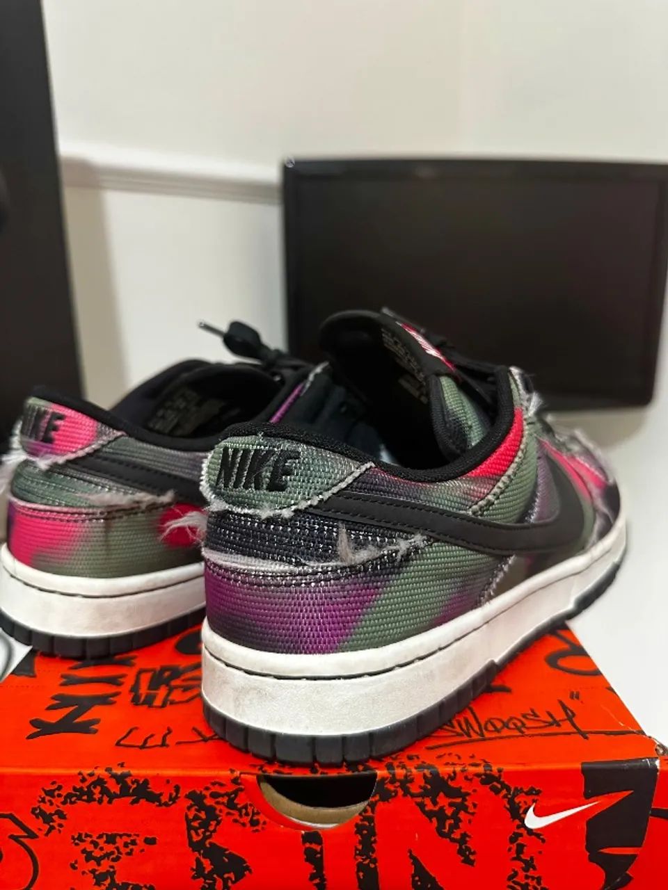 TÊNIS Nike Dunk low grafitti original  - Foto 2