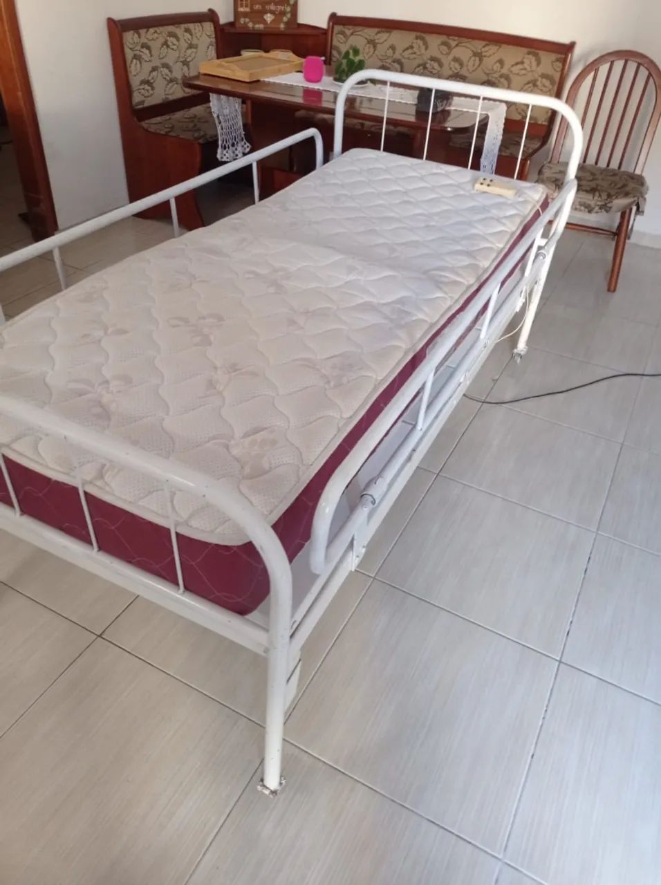 Cama hospitalar motorizada 