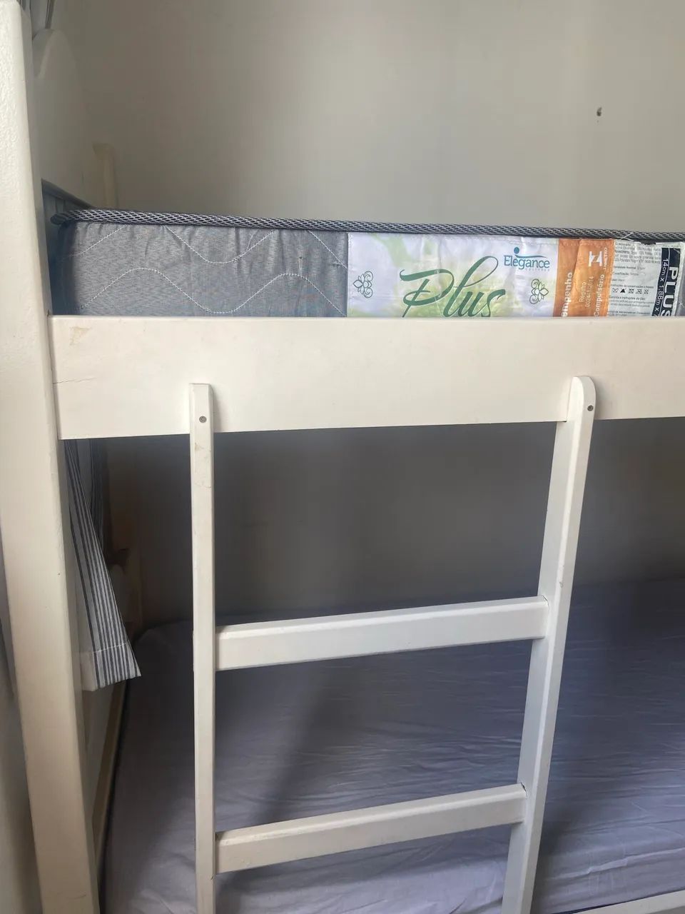 Beliche madeira maracatiara + 2 colchões 