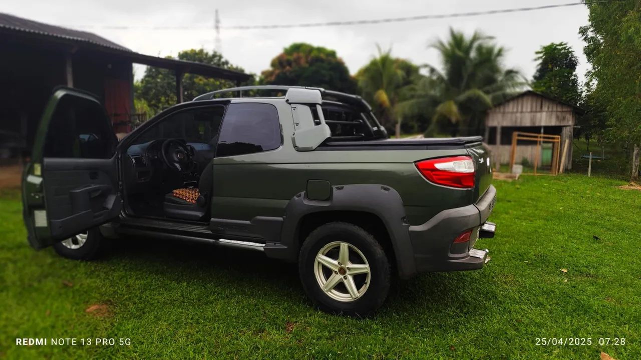 Fiat Strada Adventure1.8/ 1.8 Locker Flex CD 2015 - Foto 4