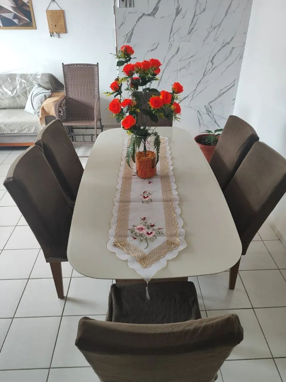 Vendo mesa de jantar de vidro com 6 cadeiras - Foto 2