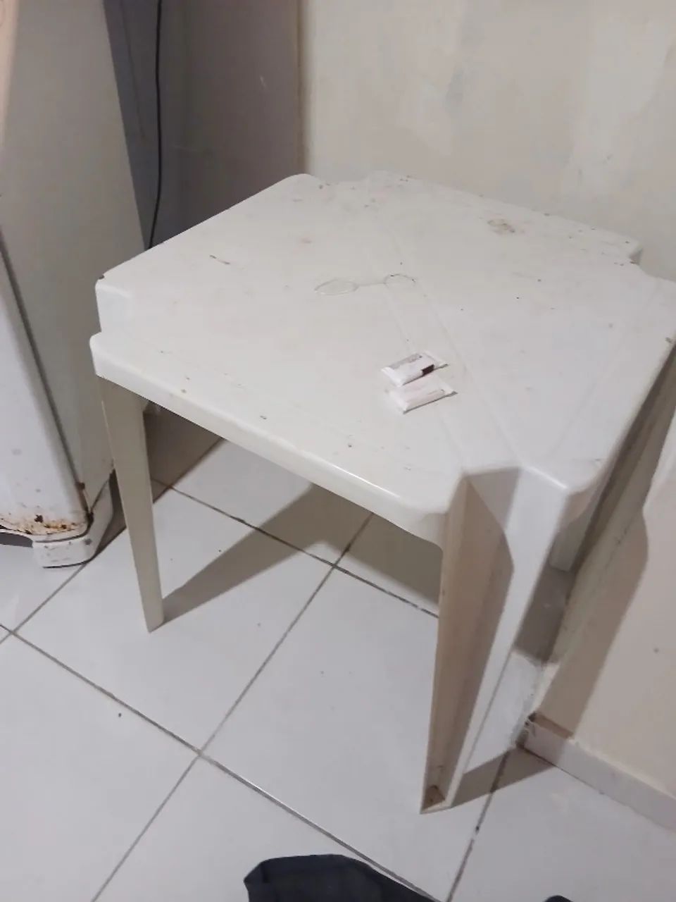 Mesa quadrada de plástico