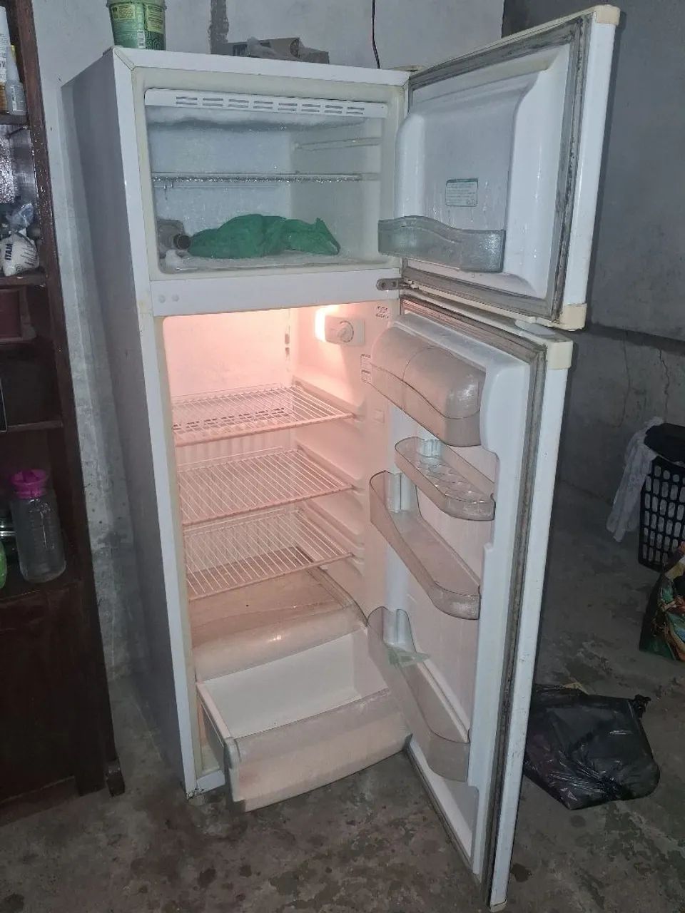 Vendo geladeira Electrolux  - Foto 3
