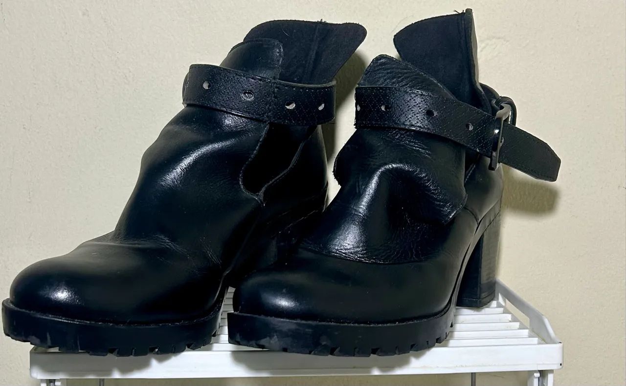 Bota em Couro Feminina - 37-38