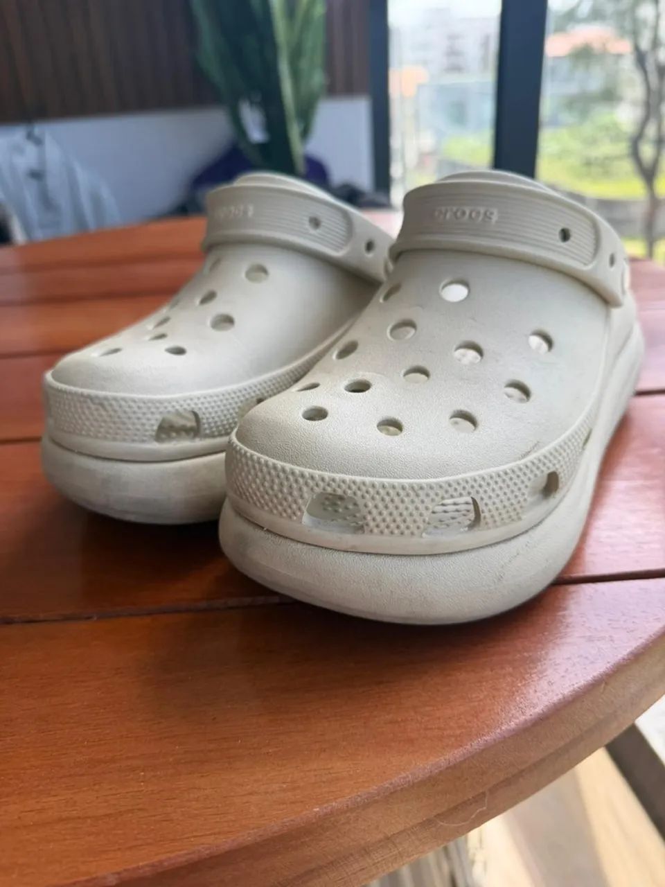 Crocs original plataforma bege - Foto 2