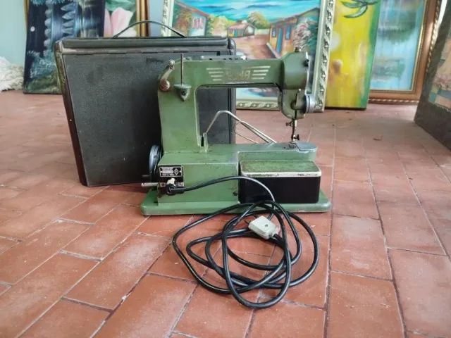 Máquina de Costura Antiga ELNA portátil - anos 50 - Foto 6