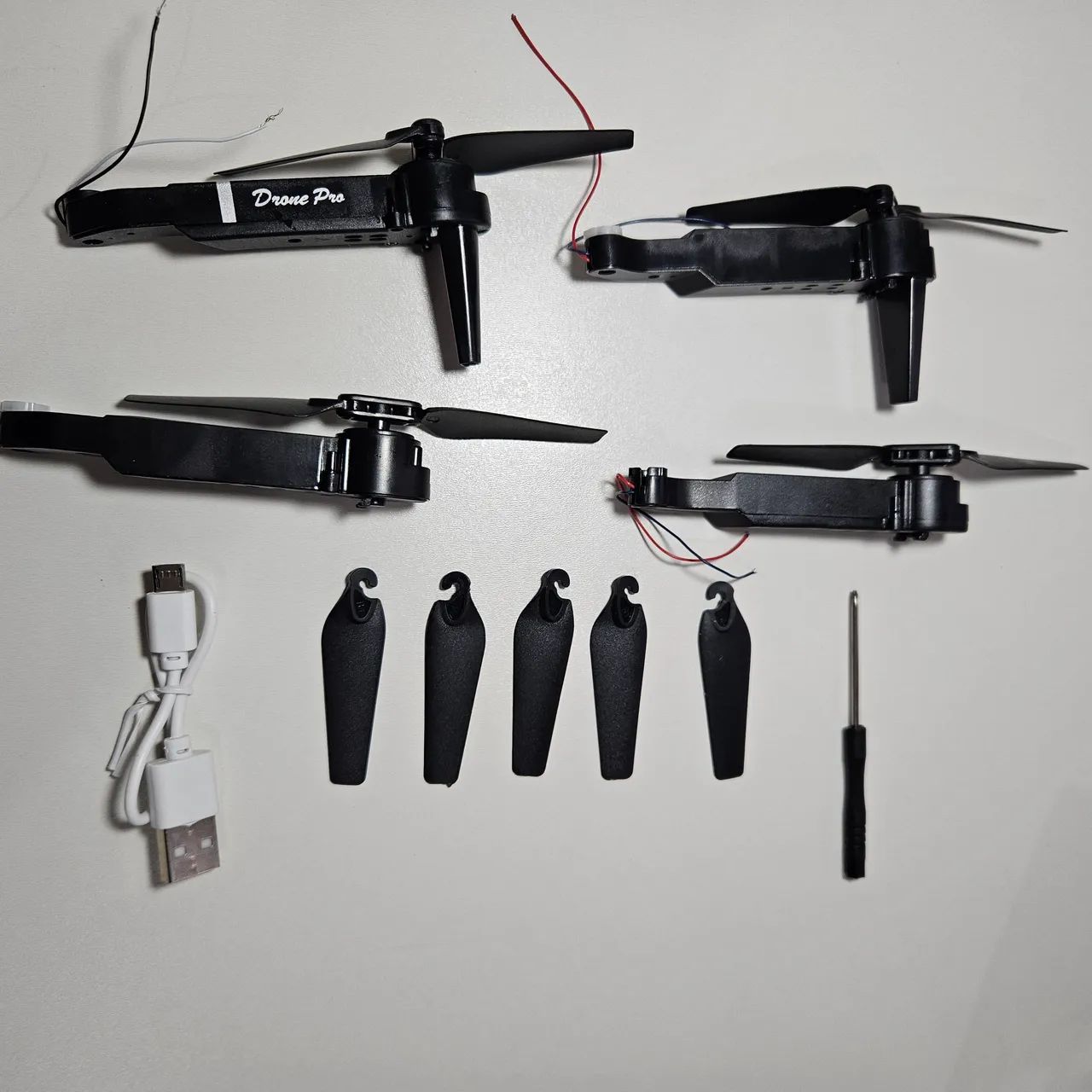Kit 4 motores com hélices e braços para drone E88 e E99 pro novo