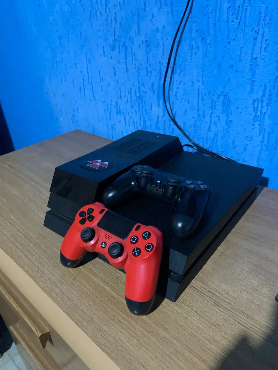 Ps4 fat com 2 controles