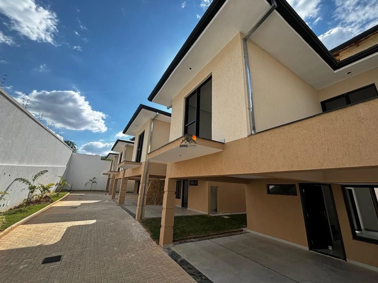 Condominio com 5 casas 4 quartos 1suite 2 vagas