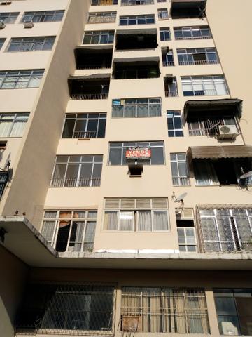 Apto amplo , 02 dorm e vaga, sem vista de comunidade , desocupado