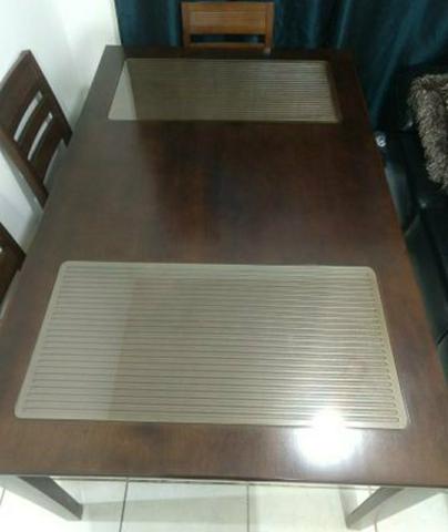 Mesa de Madeira alto padrão com 6 cadeiras