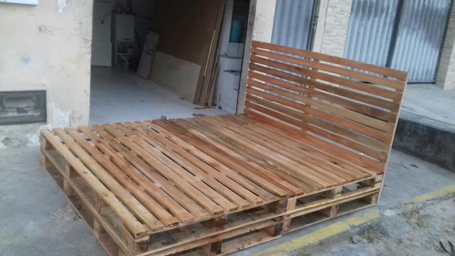Cama feita com paletes - Foto 5