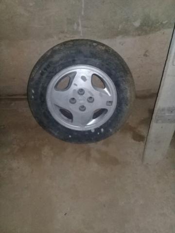 Roda de carro 14 pneus meia vida