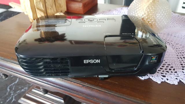Projetor epson semi novo com controle$850.00