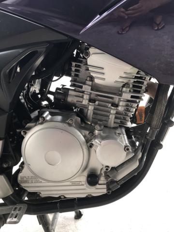 Moto Fazer 250 roxa