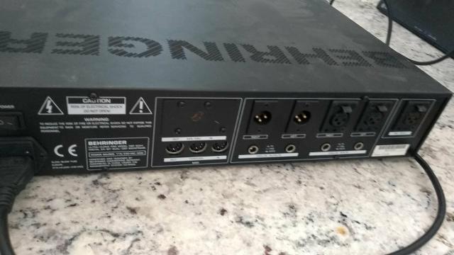 Equalizador Behringer Ultra Curve DSP 8024 - Foto 5
